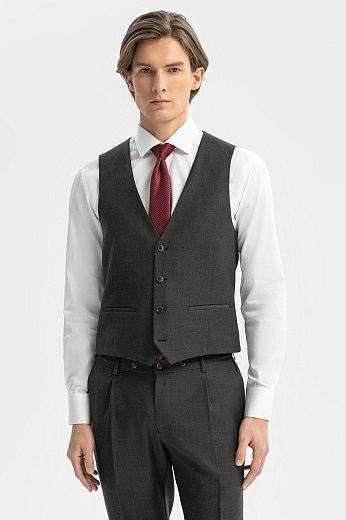 Жилет из шерсти, устойчивой к сминанию